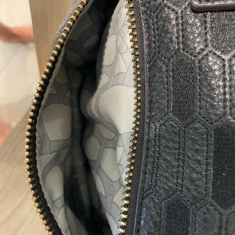 Aimee Kerstenberg tote with cross body strap - Picture 3 of 11